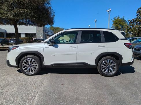 Used 2025 Subaru Forester Touring image 7