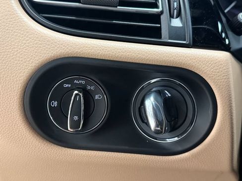 Certified 2026 Porsche Macan AWD/4WD image 18