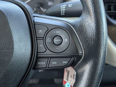 Used 2025 Toyota Corolla LE FWD image 19