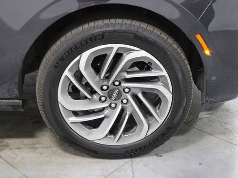 Used 2025 Lincoln Navigator Reserve image 12