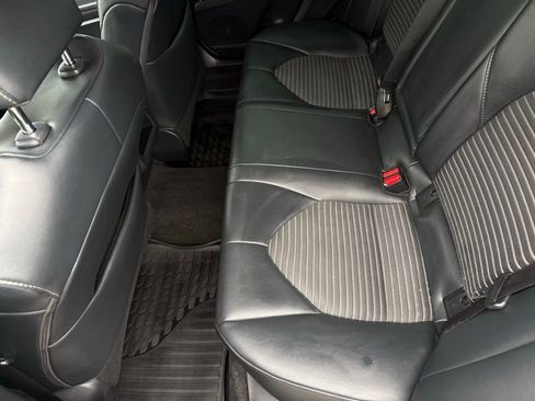 Used 2019 Toyota Camry SE image 12