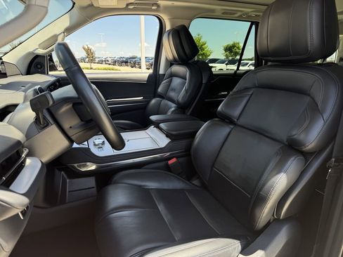 Used 2025 Lincoln Navigator Reserve AWD/4WD image 23