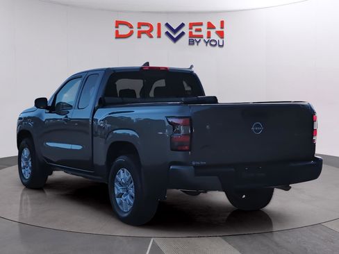 Used 2023 Nissan Frontier SV w/ SV Convenience Package image 3