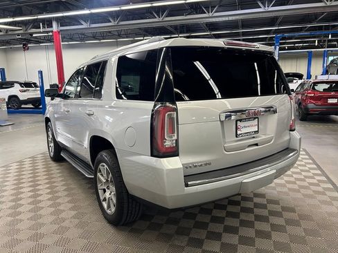 Used 2018 GMC Yukon Denali AWD/4WD image 9