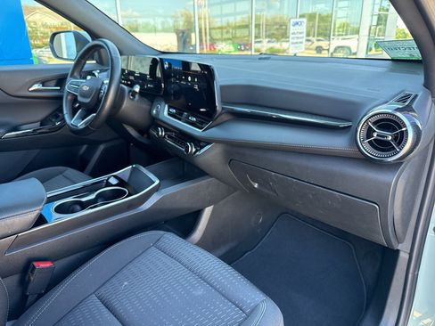 Used 2025 Chevrolet Equinox LT AWD/4WD image 36
