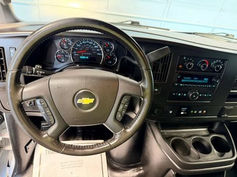 Used 2022 Chevrolet Express 3500 Extended w/ Driver Convenience Package RWD image 8