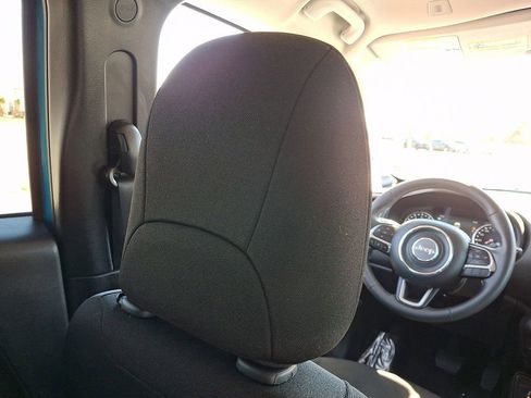 Used 2022 Jeep Renegade Latitude AWD/4WD image 14