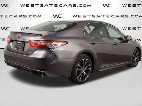 Used 2018 Toyota Camry SE image 37