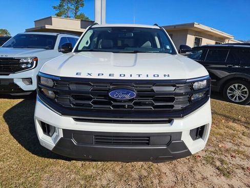 New 2025 Ford Expedition Active image 2