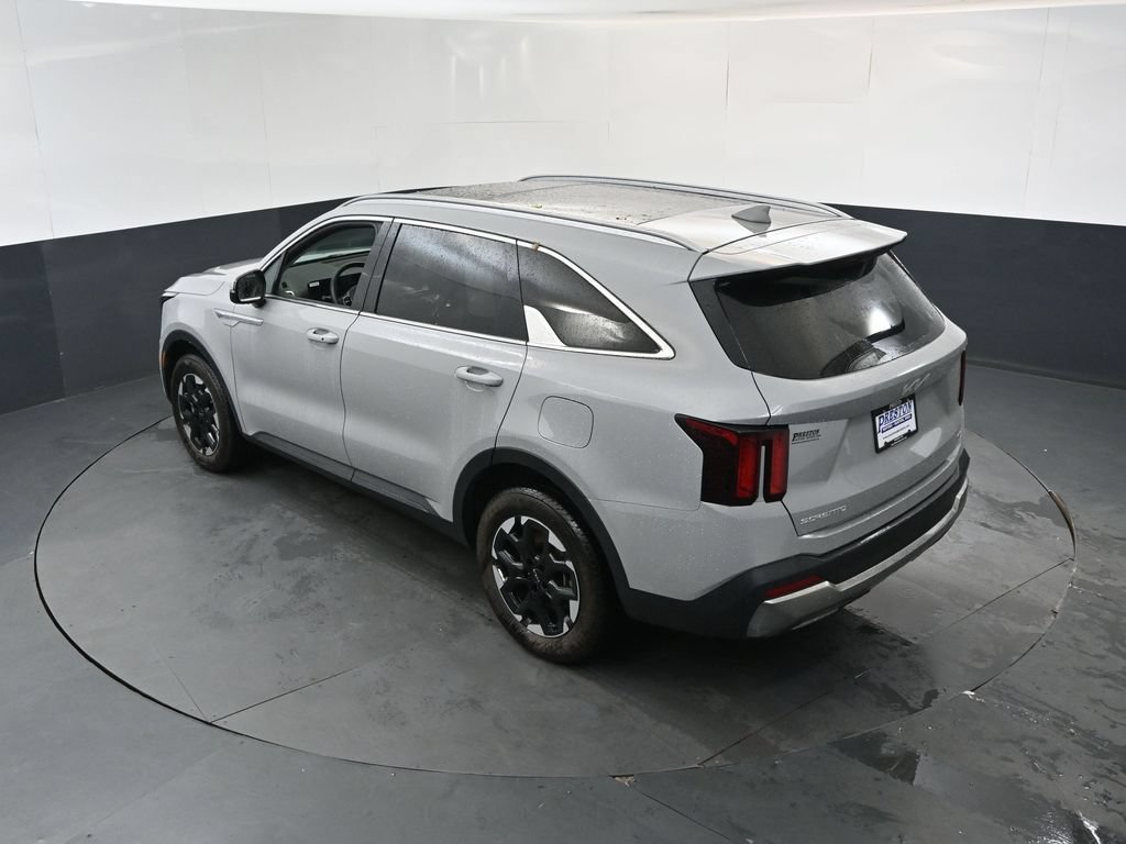 Certified 2024 Kia Sorento S w/ Panoramic Sunroof Package AWD/4WD image 31