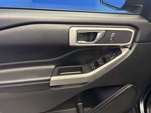 Used 2022 Ford Explorer XLT w/ Class IV Trailer Tow Package image 10