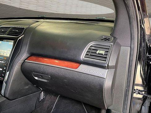 Used 2018 Ford Explorer Platinum AWD/4WD image 13