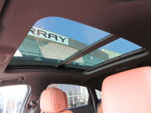 Used 2022 Audi e-tron Premium Plus image 19