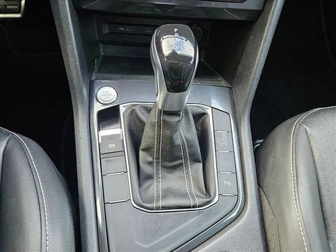 Used 2023 Volkswagen Tiguan SE R-Line image 13