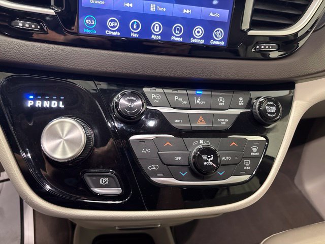 Used 2020 Chrysler Pacifica Touring-L w/ Advanced Safetytec Group FWD image 23
