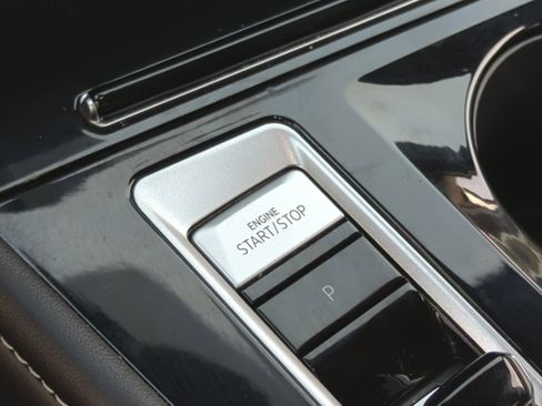 Certified 2024 Volkswagen Atlas Cross Sport SE image 28