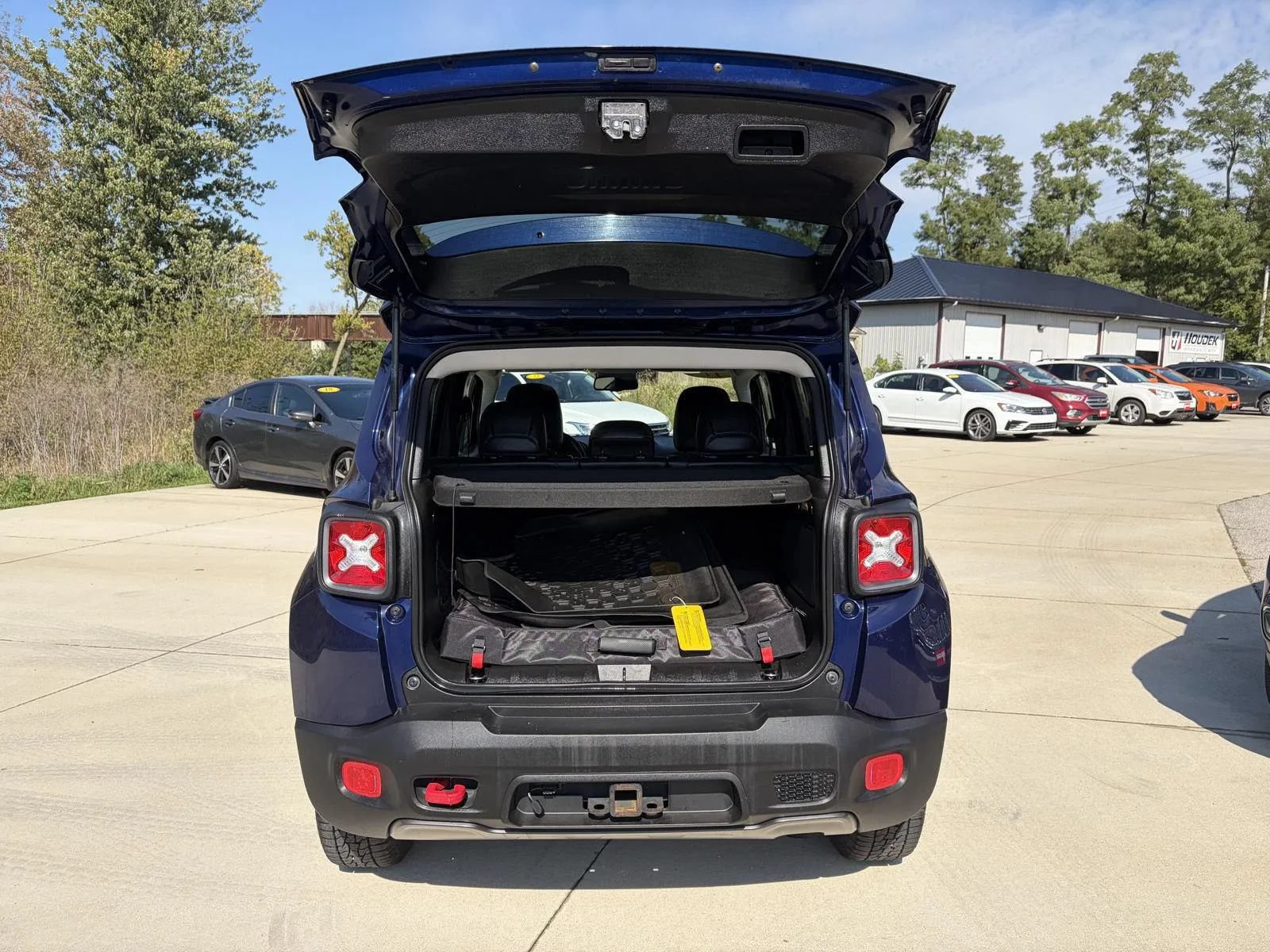 Used 2017 Jeep Renegade Trailhawk w/ Premium Trailhawk Package AWD/4WD image 33