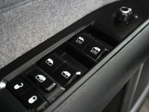 Used 2023 Jeep Compass Latitude w/ Convenience Group image 35