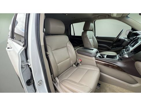 Used 2017 Chevrolet Tahoe LT w/ Luxury Package AWD/4WD image 32