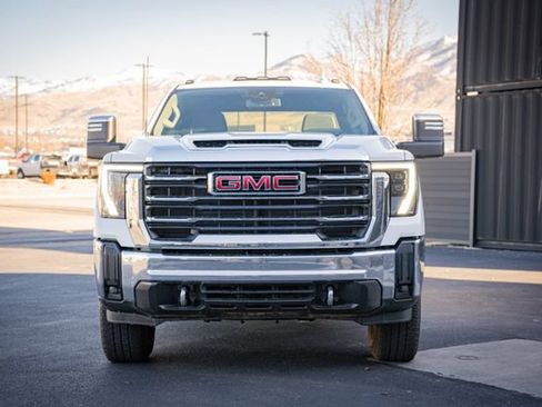 Used 2024 GMC Sierra 3500 SLT w/ SLT Convenience Package AWD/4WD image 3