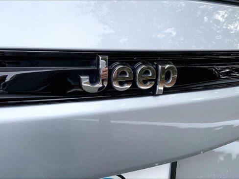 Certified 2024 Jeep Grand Cherokee Overland w/ Trailer Tow Package image 8