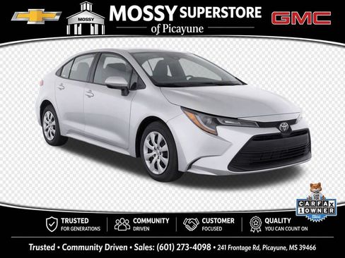 Used 2025 Toyota Corolla LE FWD image 2