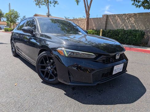 Used 2025 Honda Civic Sport image 2