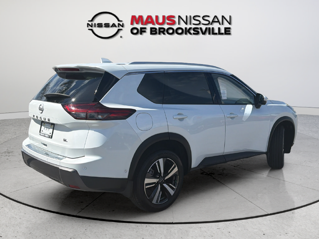 Certified 2025 Nissan Rogue SL w/ SL Premium Package FWD image 12