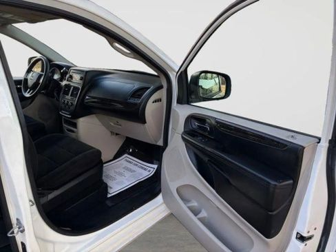 Used 2012 Dodge Grand Caravan SE FWD image 16