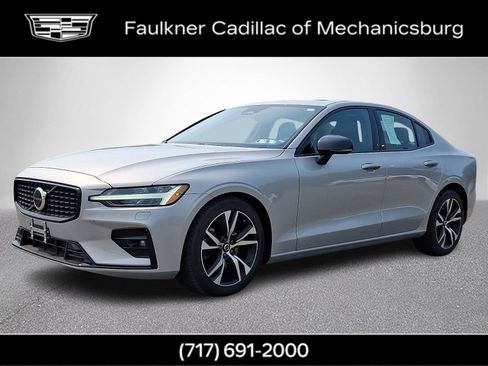 Used 2025 Volvo S60 B5 Core FWD image 10