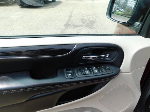 Used 2020 Dodge Grand Caravan SXT FWD image 18