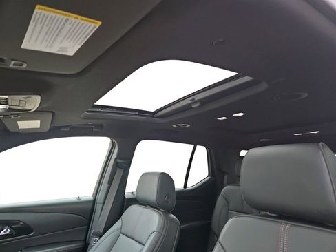 Used 2023 Chevrolet Traverse RS image 29