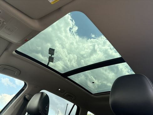Used 2022 Volkswagen Atlas SE w/ Panoramic Sunroof Package AWD/4WD image 30