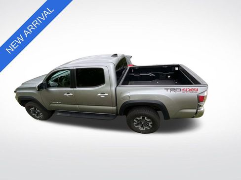 Used 2023 Toyota Tacoma TRD Off-Road AWD/4WD image 5