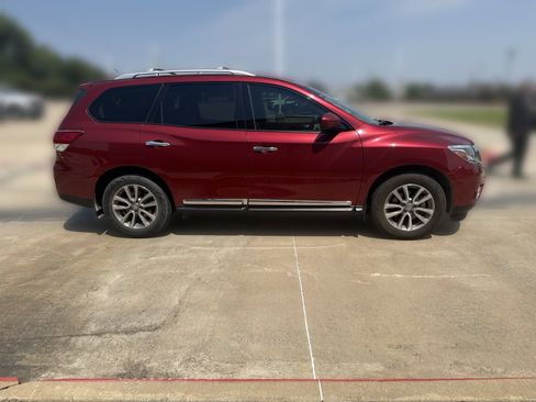 Used 2015 Nissan Pathfinder SL FWD image 2