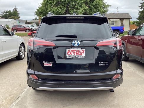 Used 2018 Toyota RAV4 Limited image 4