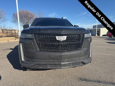 Used 2023 Cadillac Escalade Sport Platinum image 2
