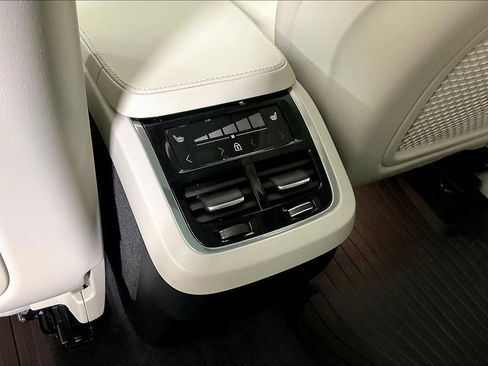 Used 2024 Volvo XC90 B6 Plus w/ Protection Package Premier image 34