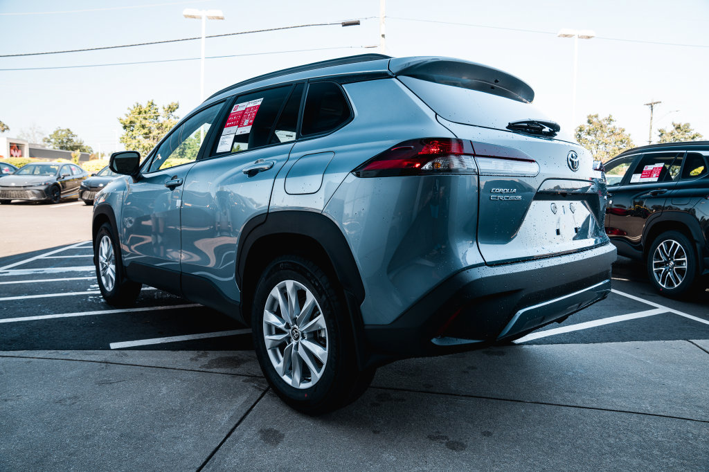 New 2026 Toyota Corolla Cross LE w/ Moonroof Package FWD image 5