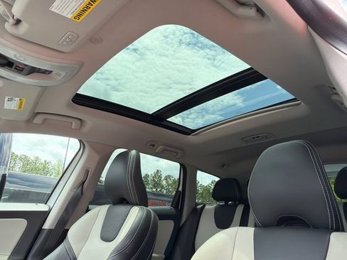 Used 2017 Volvo XC60 T5 Dynamic w/ Preferred Option Package FWD image 33