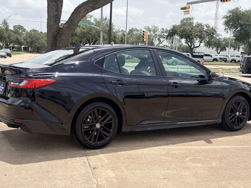 Used 2026 Toyota Camry SE FWD image 7