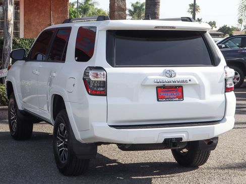 Used 2021 Toyota 4Runner SR5 AWD/4WD image 5