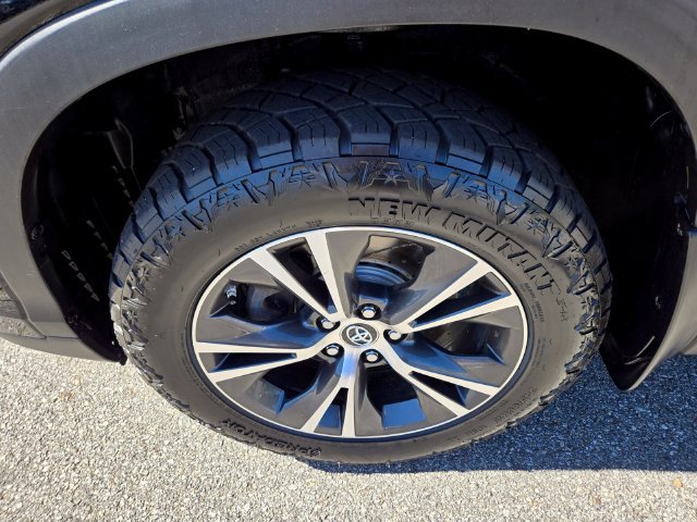 Used 2019 Toyota Highlander Plus AWD/4WD image 25
