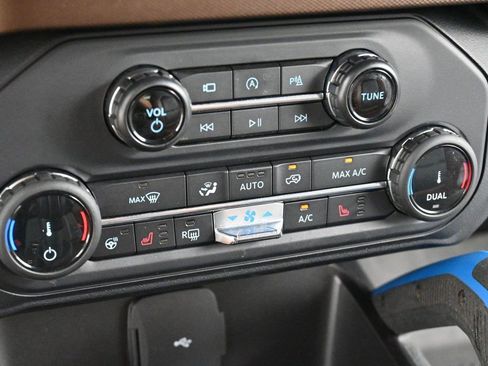 Used 2022 Ford Bronco Outer Banks AWD/4WD image 24