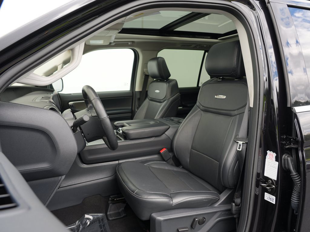 Used 2025 Ford Expedition Platinum AWD/4WD image 12