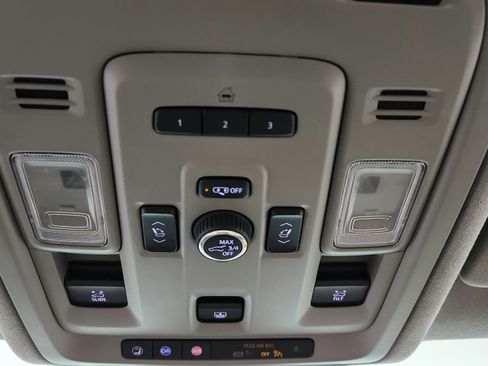 Used 2021 Cadillac Escalade Premium Luxury Platinum RWD image 27