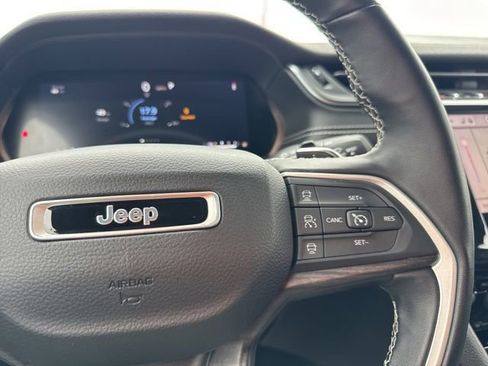 Used 2022 Jeep Grand Cherokee Limited image 21