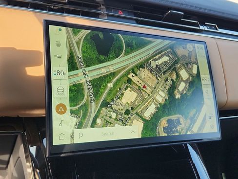 Used 2025 Land Rover Range Rover Sport Dynamic SE image 18