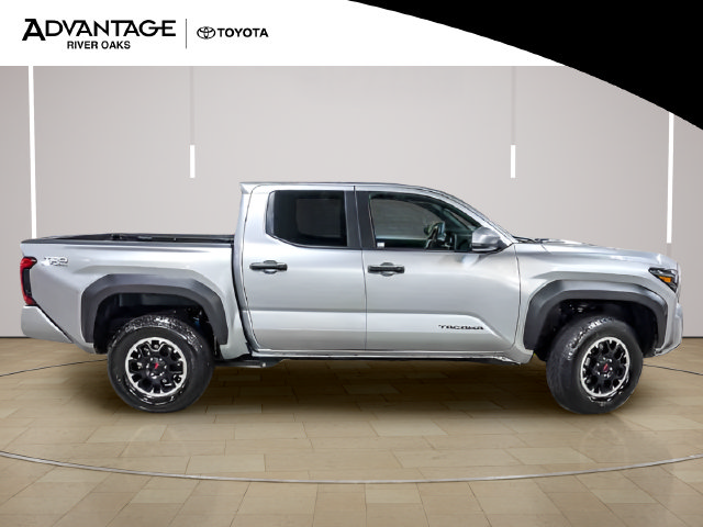 Certified 2025 Toyota Tacoma TRD Off-Road AWD/4WD image 9