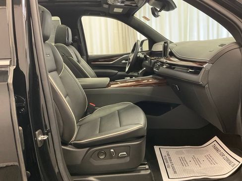 Used 2022 Cadillac Escalade Premium Luxury AWD/4WD image 30